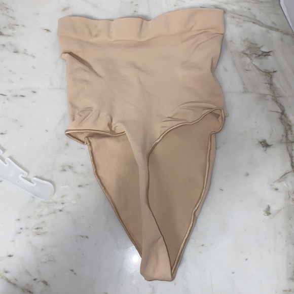 Skims thong core control ochre new XS .NWOT - Picture 4 of 5